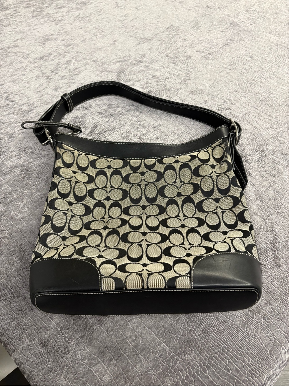 Coach vintage 9848 Signature Shoulder Bag with leather jaquard trim